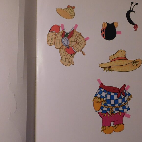 Vintage Winnie the Pooh Paper Doll Book Let's Dress Up 1999 Golden Books - Picture 6 of 8